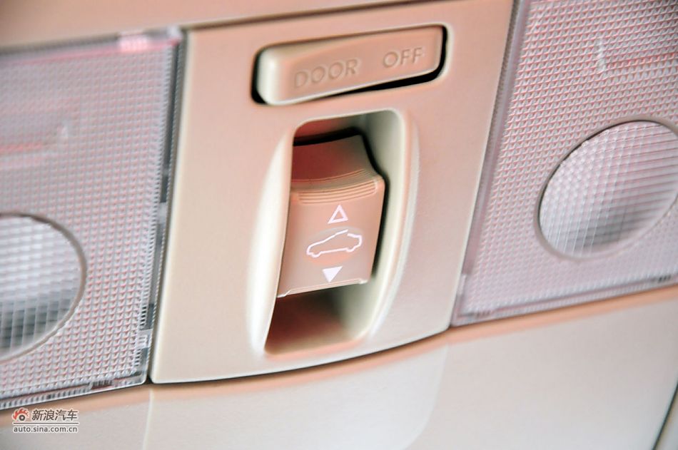 2012款起亚K2两厢实拍