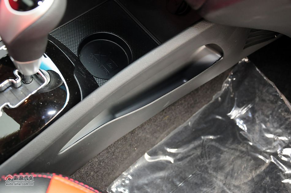 2012款起亚K2两厢实拍