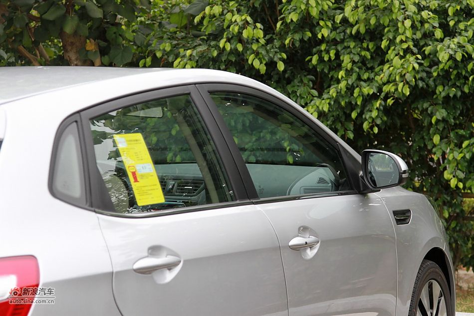 2012款东风悦达起亚K2 1.6L自动Premium两厢