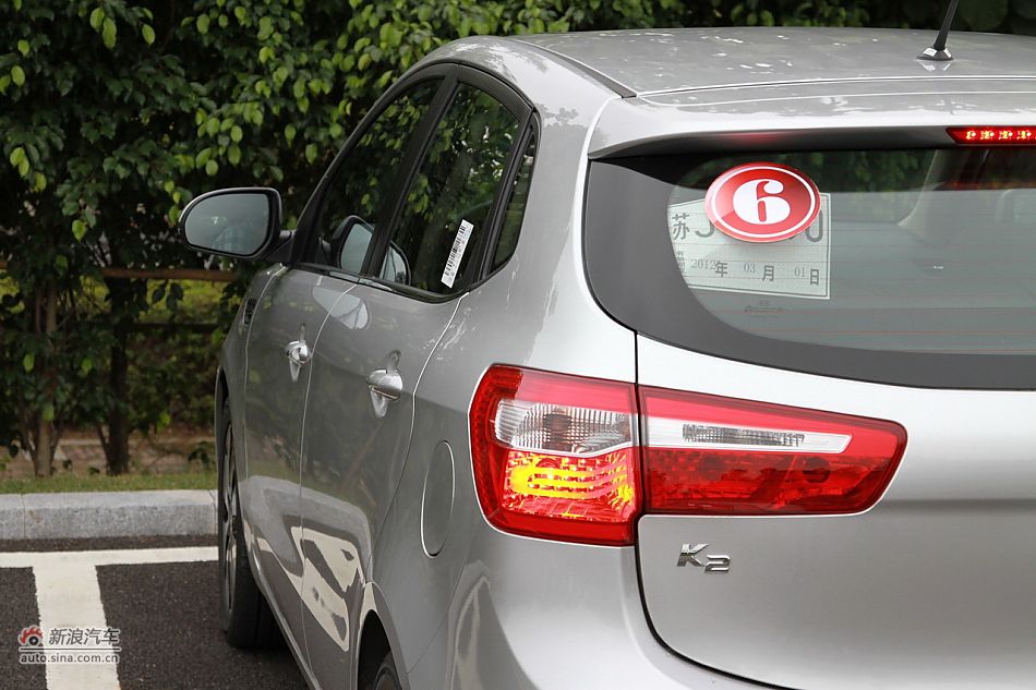 2012款东风悦达起亚K2 1.6L自动Premium两厢