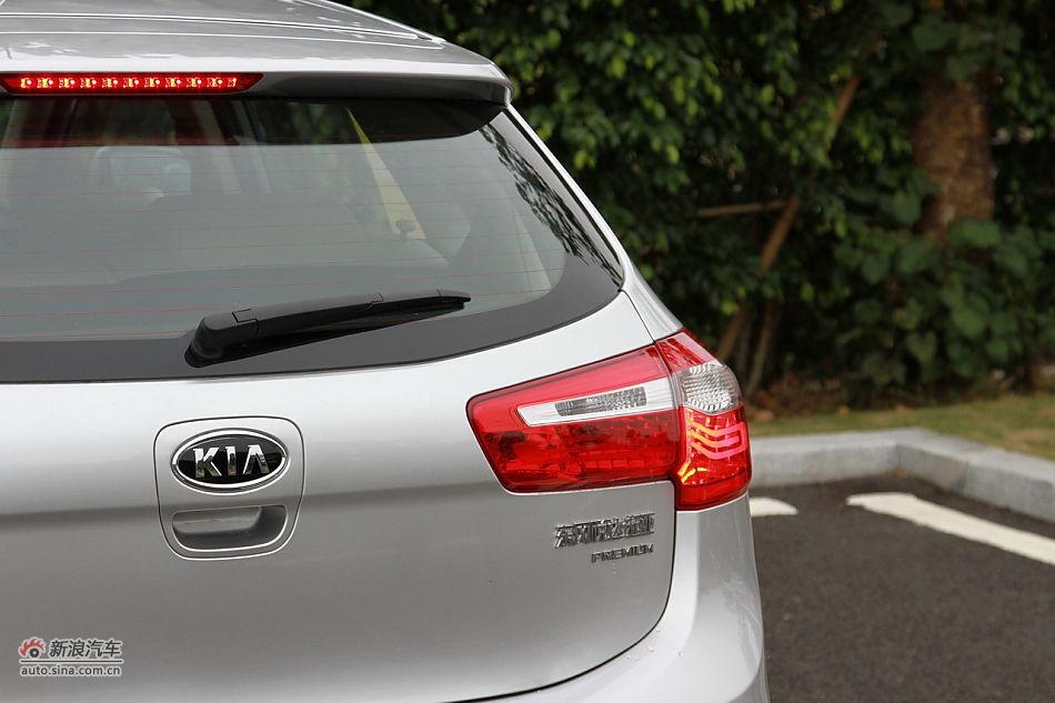 2012款东风悦达起亚K2 1.6L自动Premium两厢