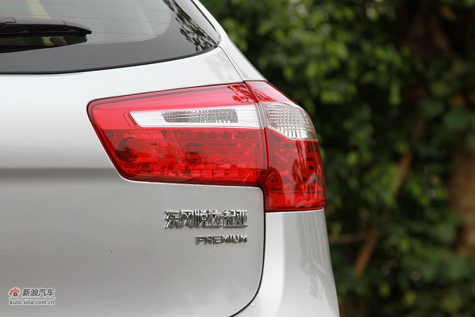 2012款东风悦达起亚K2 1.6L自动Premium两厢