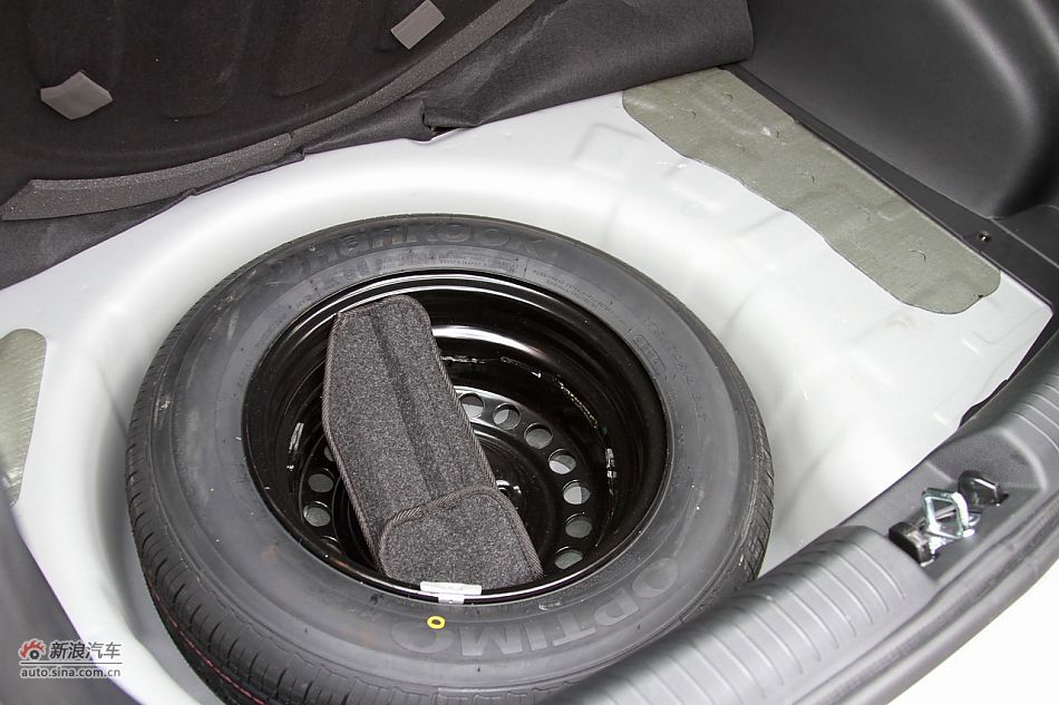 2012款东风悦达起亚K2 1.6L自动Premium两厢