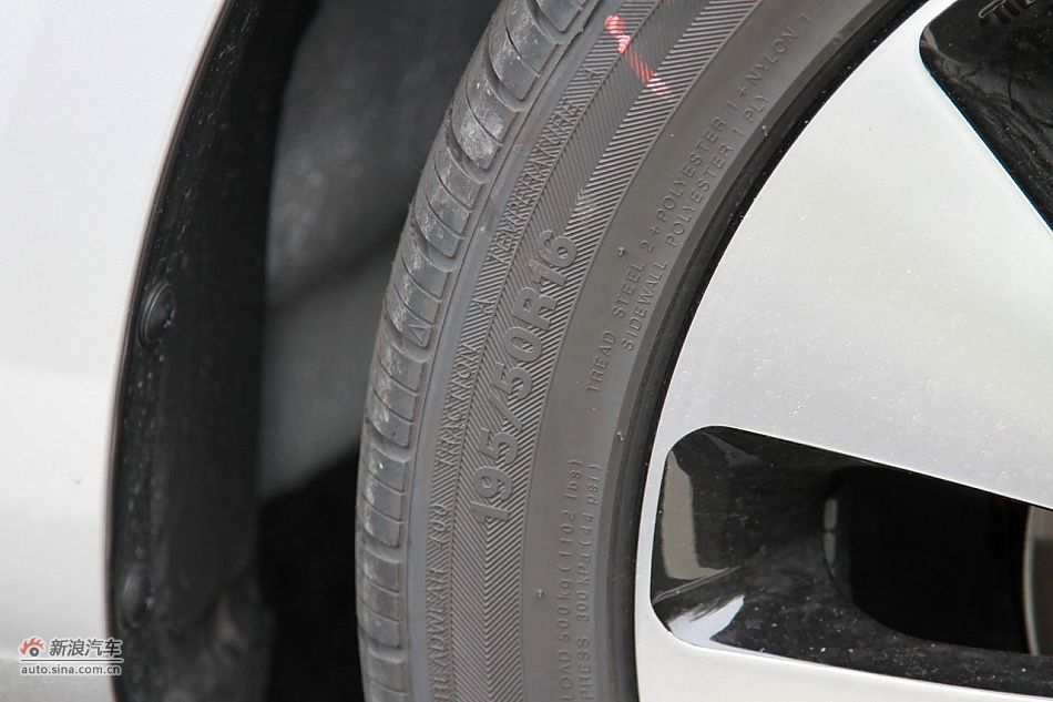 2012款东风悦达起亚K2 1.6L自动Premium两厢