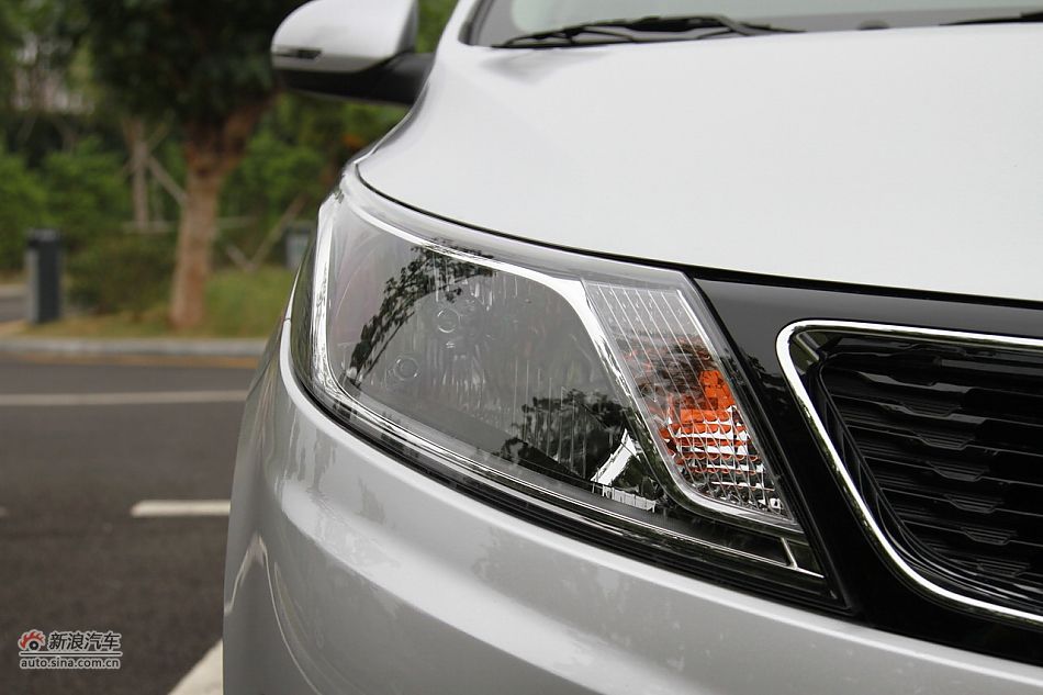 2012款东风悦达起亚K2 1.6L自动Premium两厢