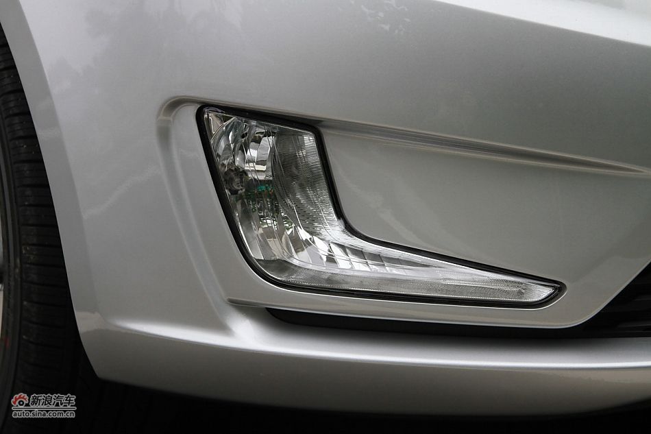 2012款东风悦达起亚K2 1.6L自动Premium两厢