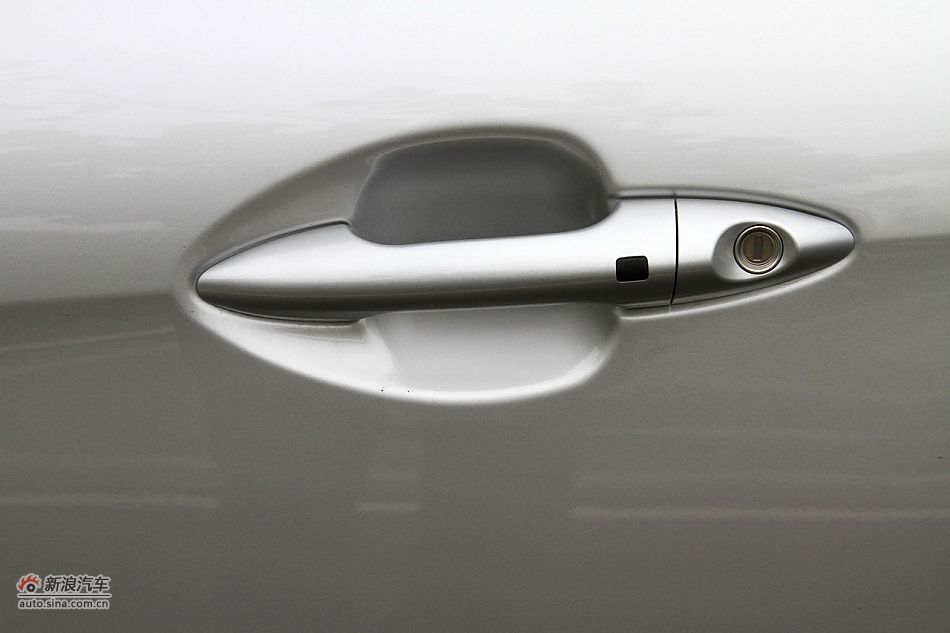 2012款东风悦达起亚K2 1.6L自动Premium两厢