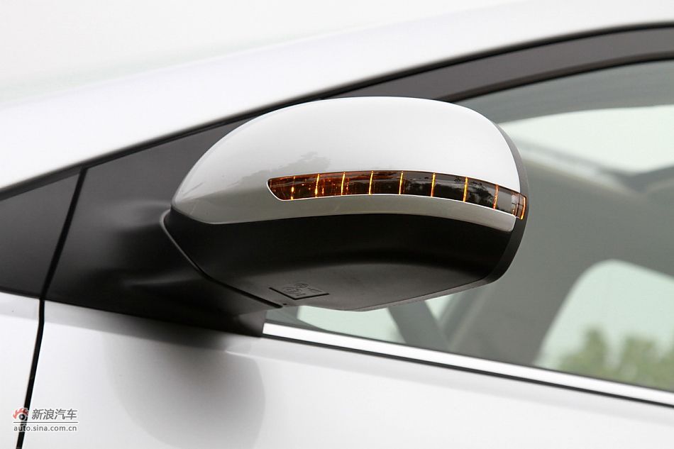 2012款东风悦达起亚K2 1.6L自动Premium两厢