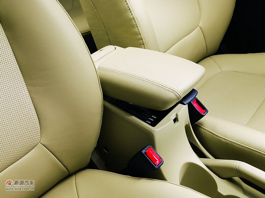 2012款起亚K2官图