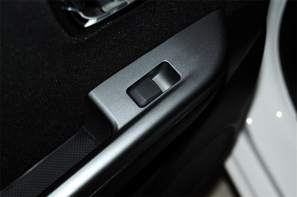 起亚K2 2012款 三厢1.4L MT GLS 纪念版 空间