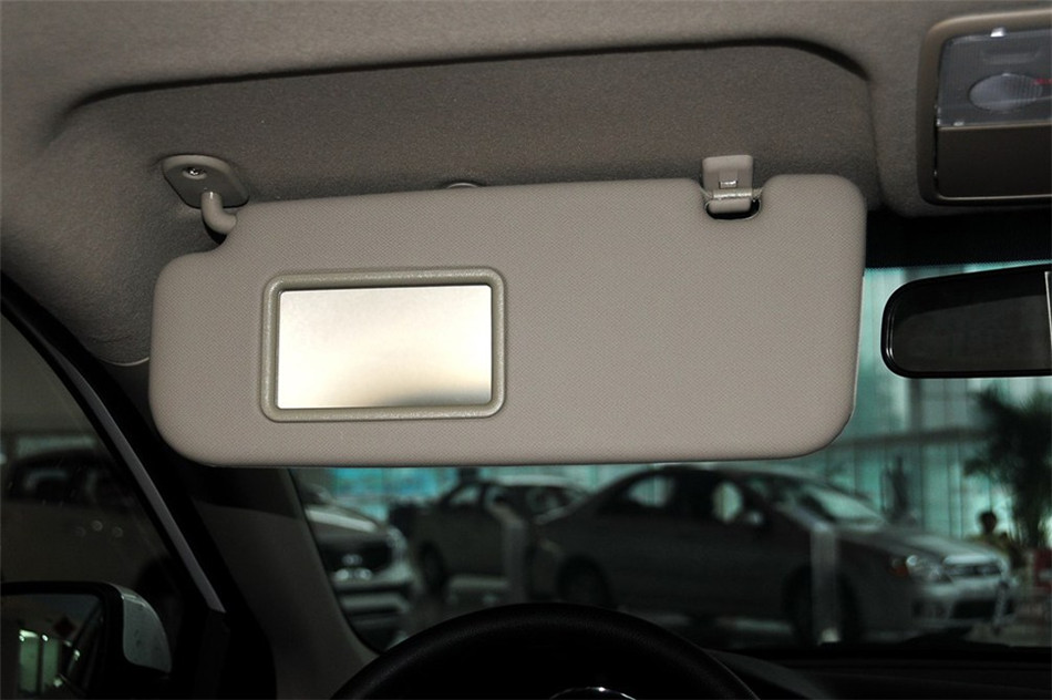 起亚K2 2012款 三厢1.4L MT GLS 纪念版 空间