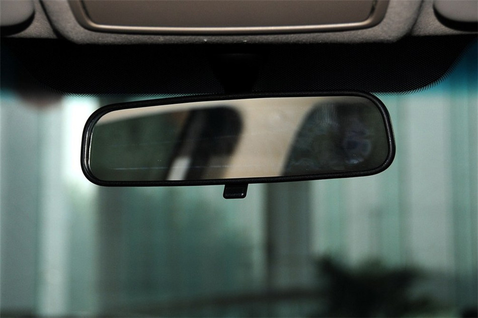 起亚K2 2012款 三厢1.4L MT GLS 纪念版 空间