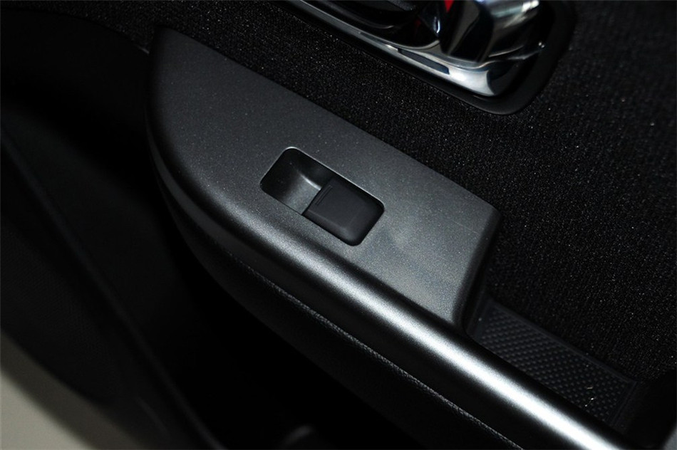 起亚K2 2012款 三厢1.4L MT GLS 纪念版 空间