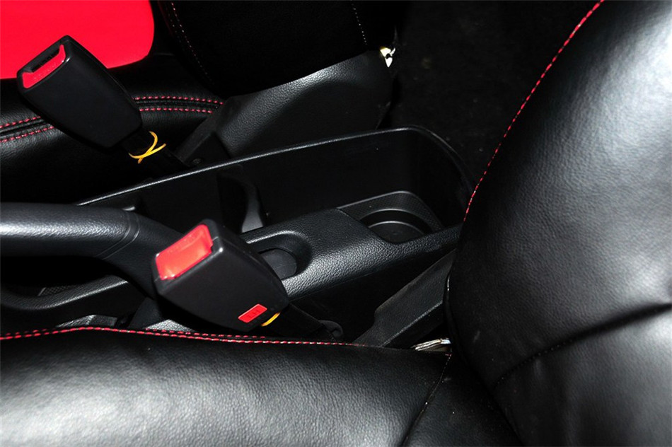 起亚K2 2012款 三厢1.4L MT GLS 纪念版 空间