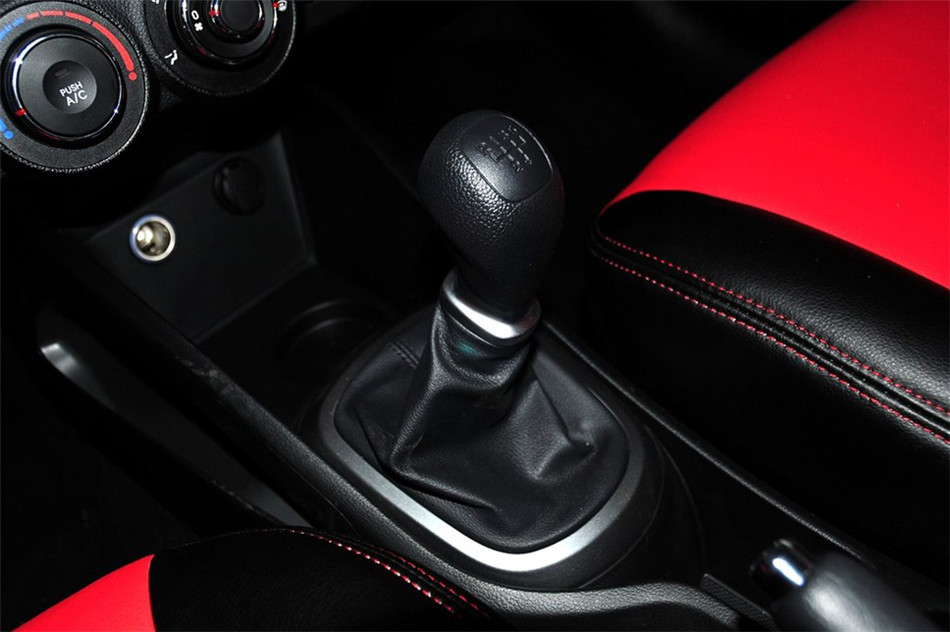 起亚K2 2012款 三厢1.4L MT GLS 纪念版 空间