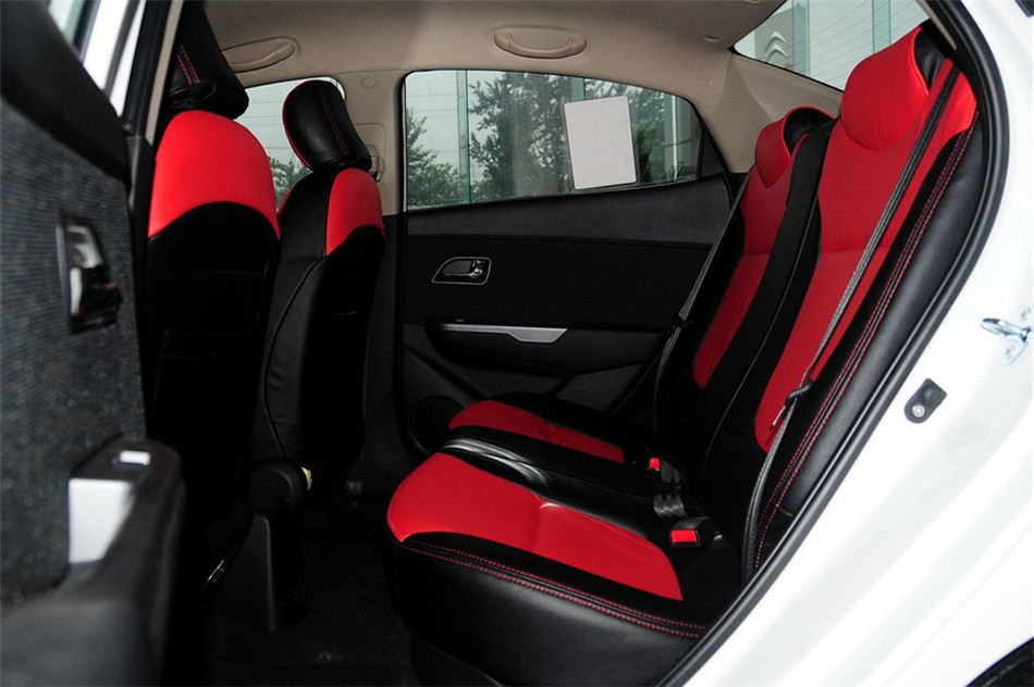 起亚K2 2012款 三厢1.4L MT GLS 纪念版 空间