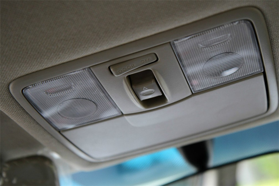 起亚K2 两厢 2012款 1.6L AT Premium 空间