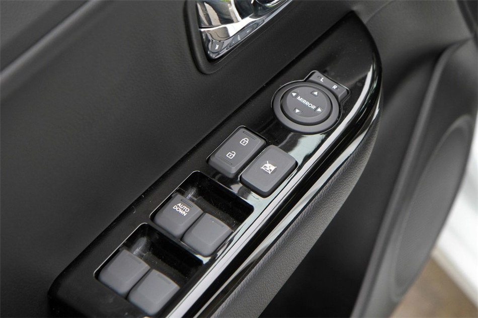 K2  2012 1.6L AT Premium ռ