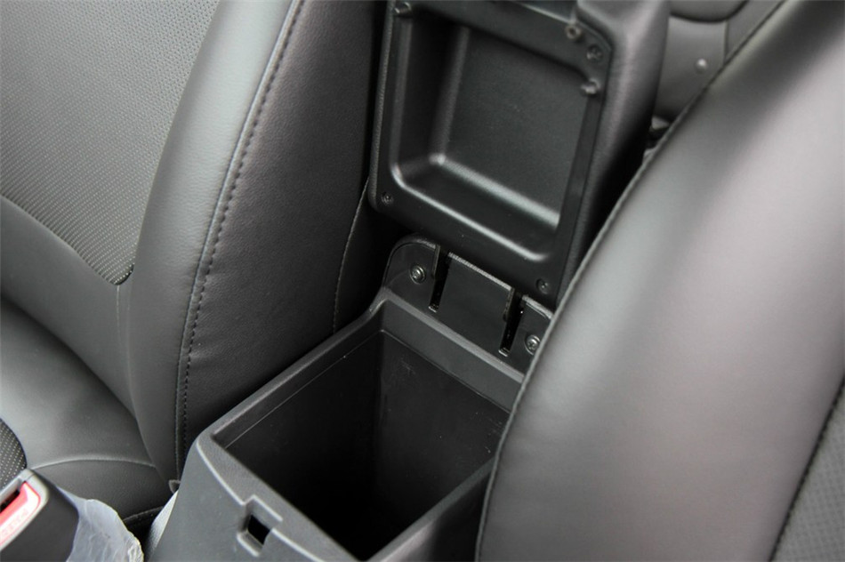 起亚K2 两厢 2012款 1.6L AT Premium 空间