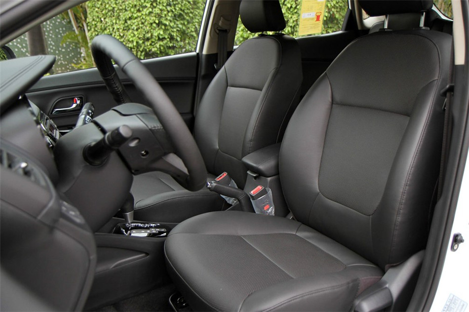 起亚K2 两厢 2012款 1.6L AT Premium 空间