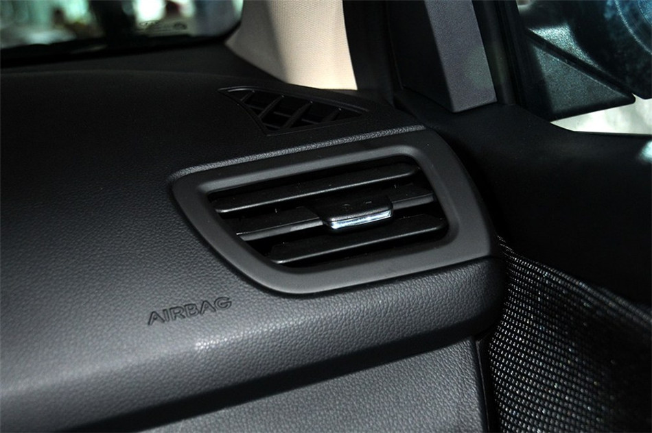 起亚K2 2012款 三厢1.4L MT GLS 纪念版 内饰