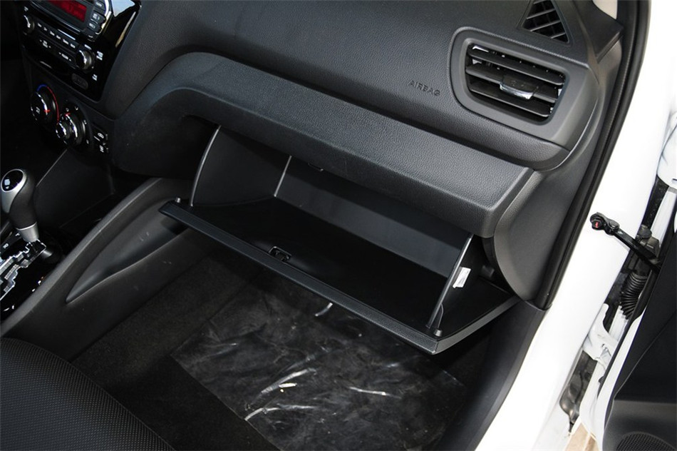 起亚K2 两厢 2012款 1.6L AT Premium 内饰