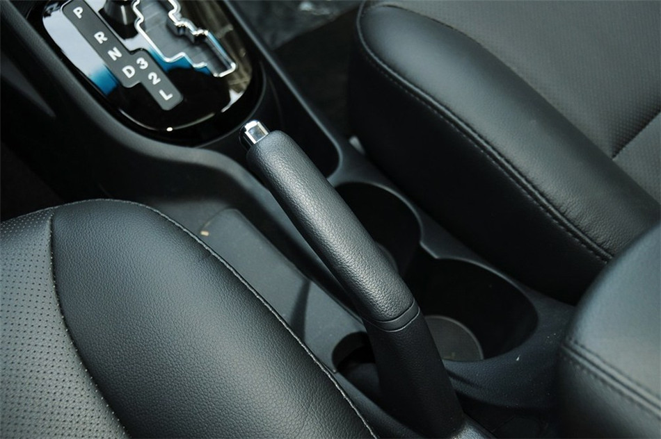 起亚K2 两厢 2012款 1.6L AT Premium 内饰