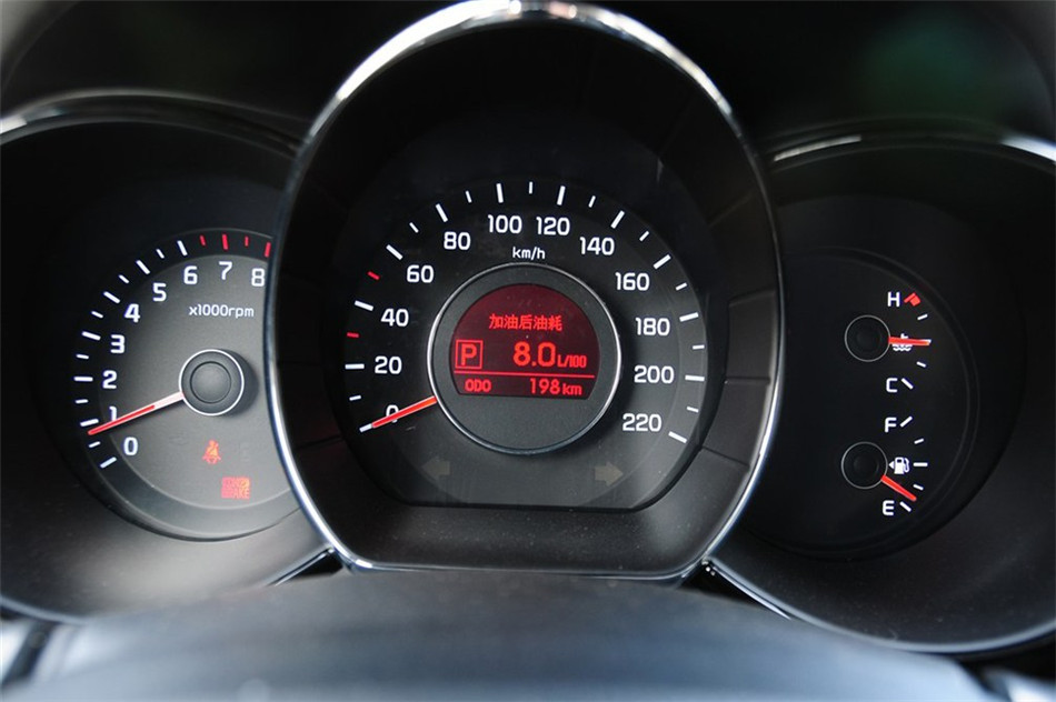 起亚K2 两厢 2012款 1.6L AT Premium 内饰