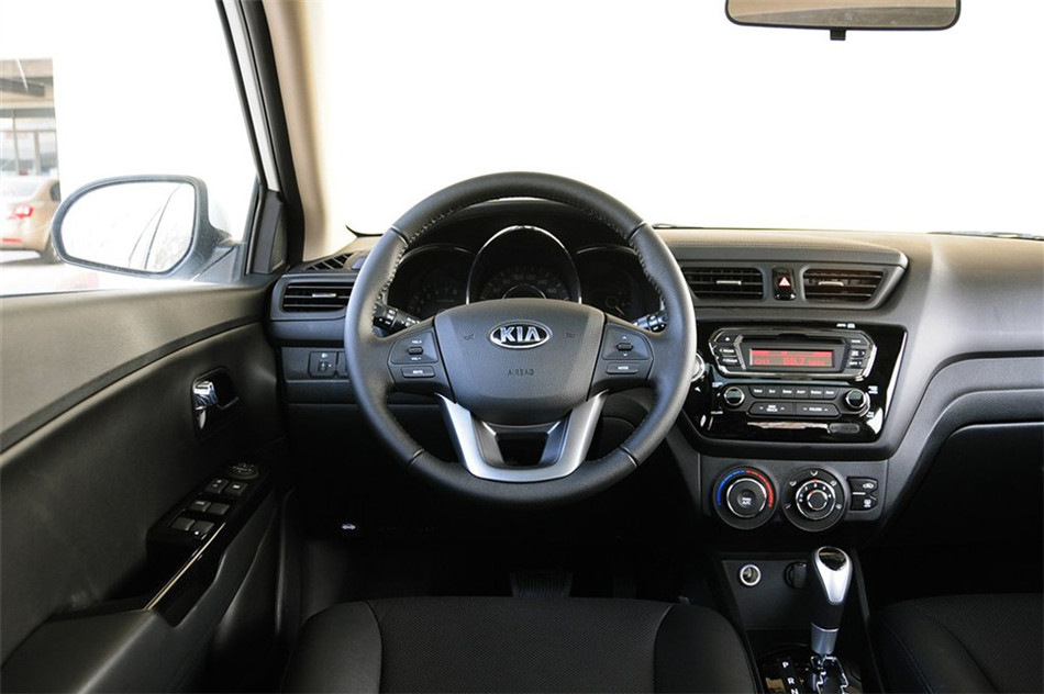 起亚K2 两厢 2012款 1.6L AT Premium 内饰