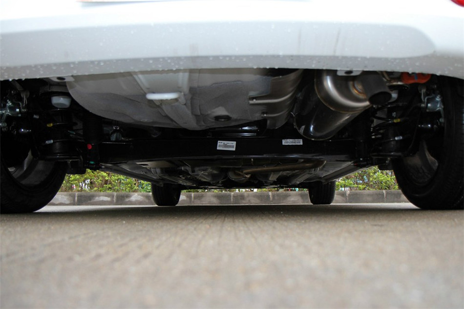 起亚K2 2012款 两厢1.6L AT Premium 引擎底盘