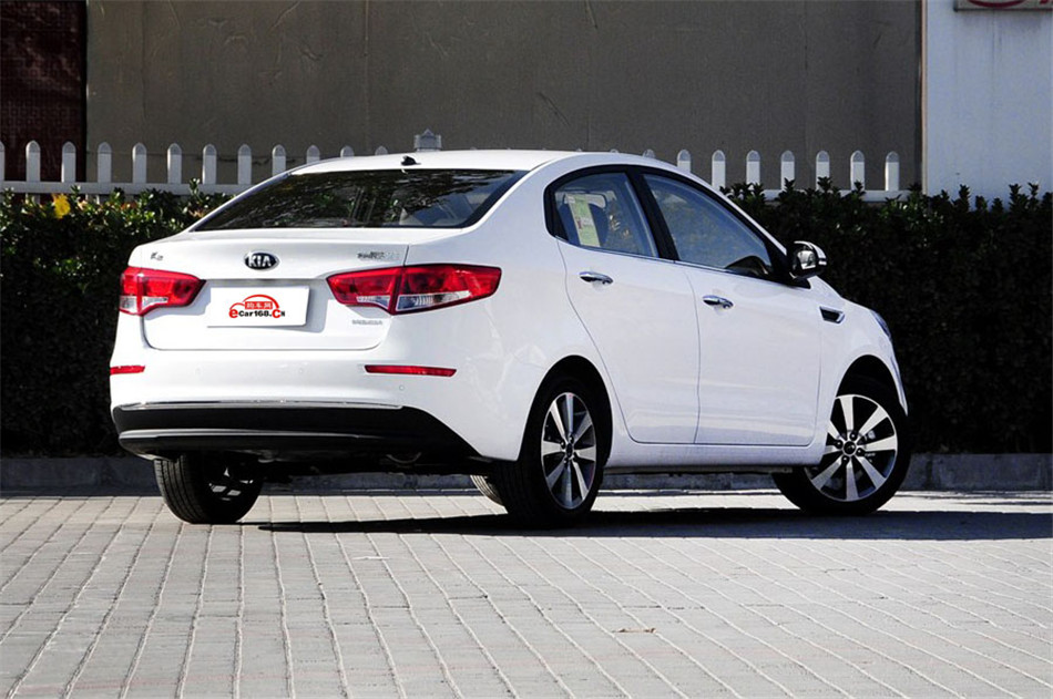 2015  1.6L AT Premium 