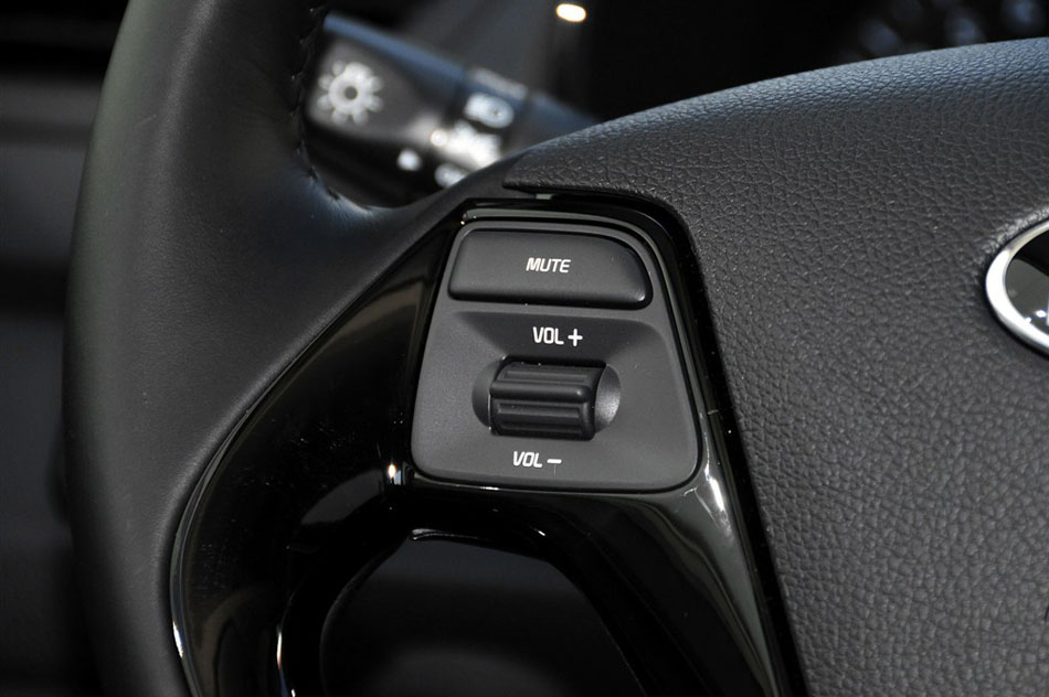 2015  1.6L AT Premium 