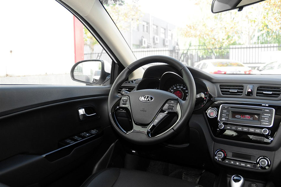 2015款 三厢 1.6L AT Premium 内饰