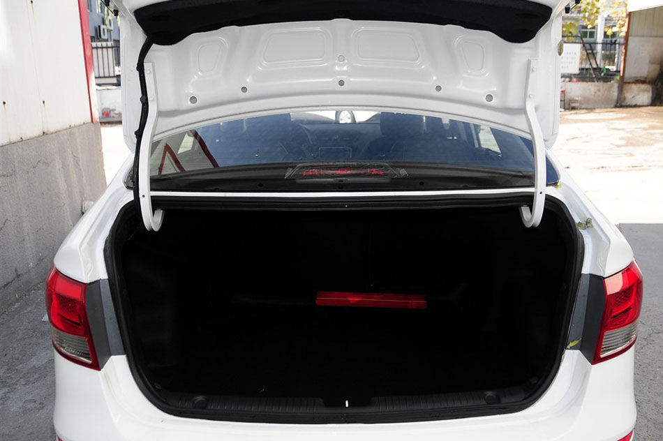 2015款 三厢 1.6L AT Premium 座椅空间