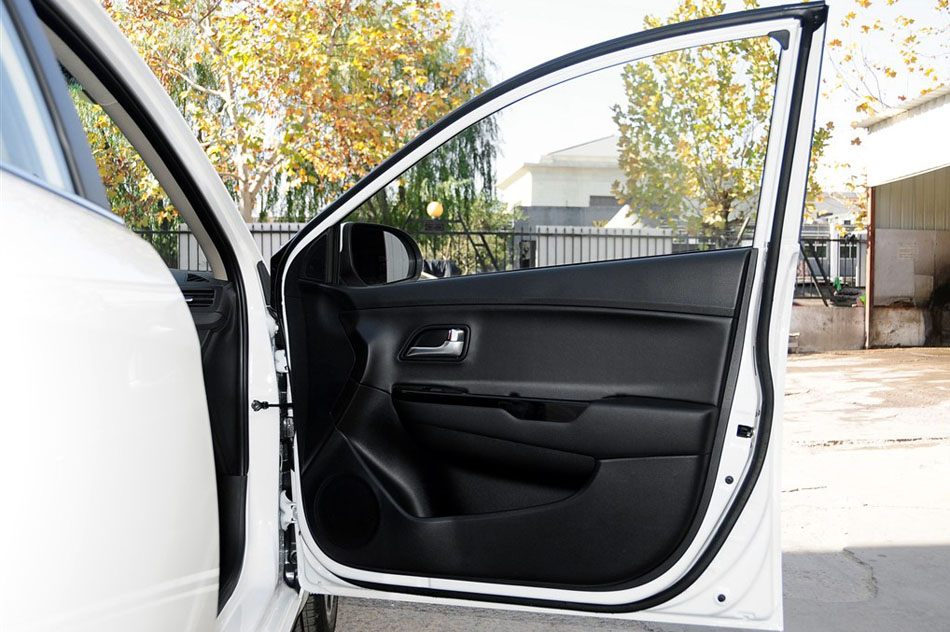 2015款 三厢 1.6L AT Premium 座椅空间