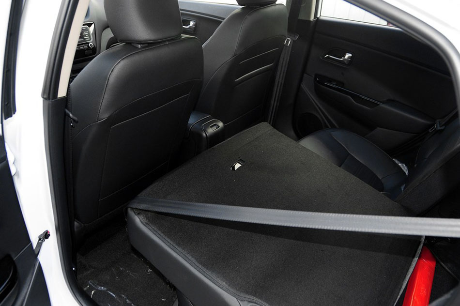 2015  1.6L AT Premium οռ