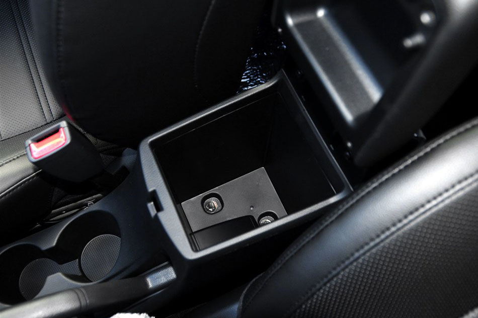 2015款 三厢 1.6L AT Premium 座椅空间