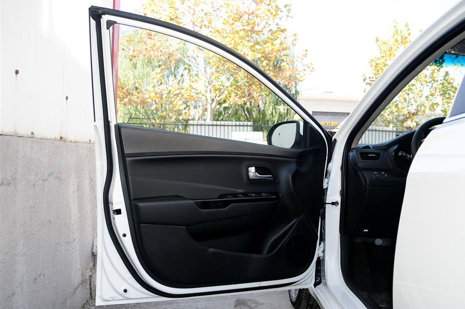 2015  1.6L AT Premium οռ