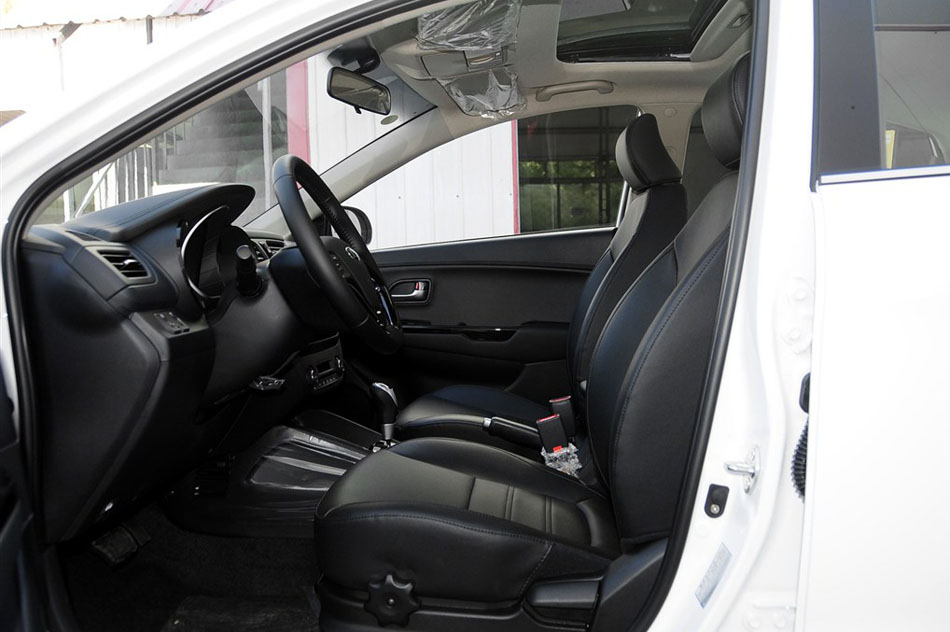 2015  1.6L AT Premium οռ