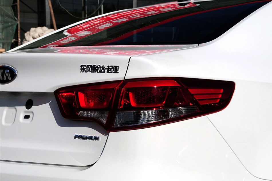 2015  1.6L AT Premium ϸ