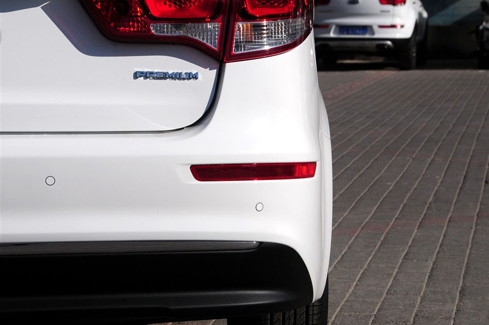 2015  1.6L AT Premium ϸ