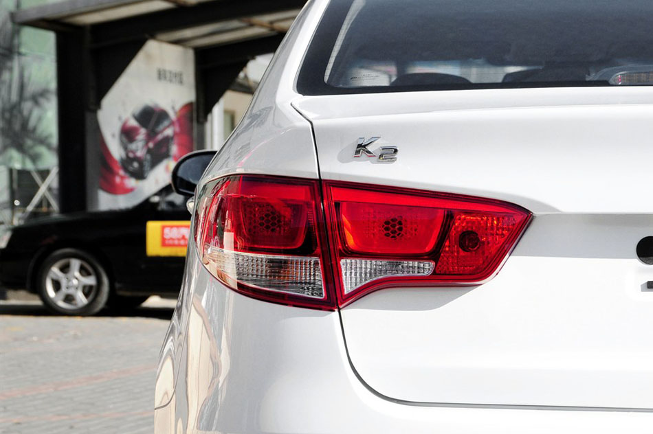 2015  1.6L AT Premium ϸ