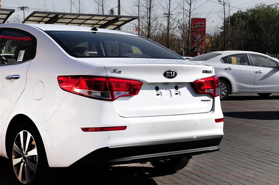 2015  1.6L AT Premium ϸ