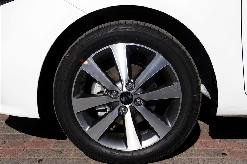 2015  1.6L AT Premium ϸ