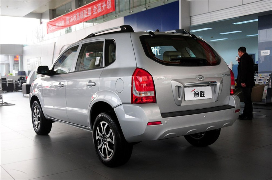 2013款途胜2.0L两驱手动时尚型