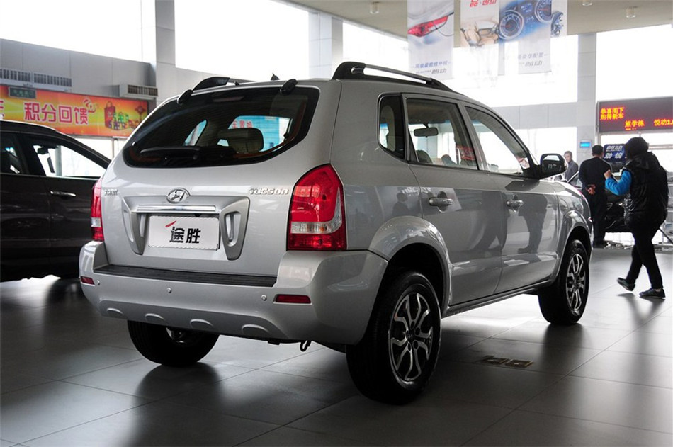 2013款途胜2.0L两驱手动时尚型