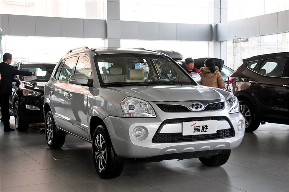 2013款途胜2.0L两驱手动时尚型