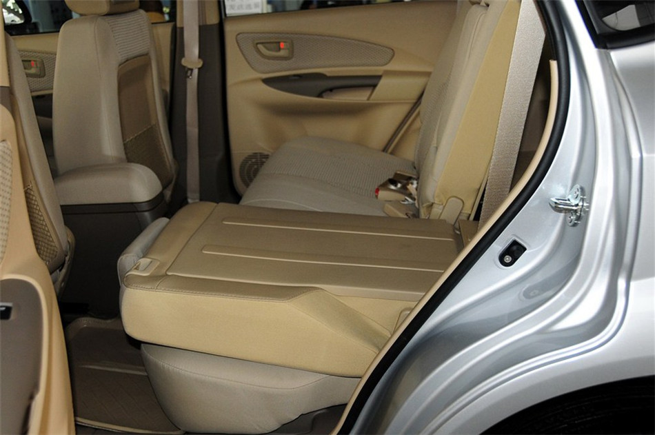 2013款途胜2.0L两驱手动时尚型