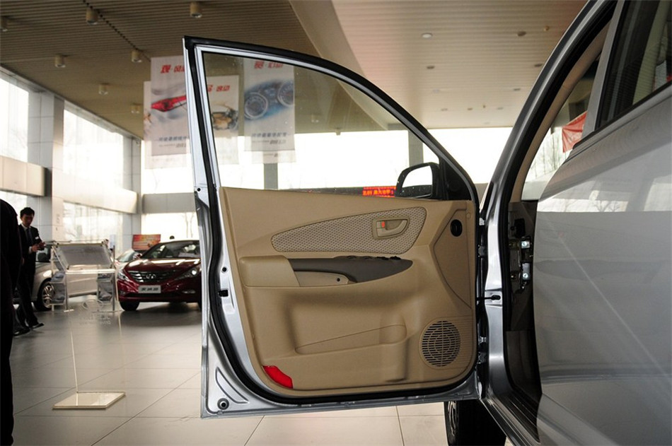 2013款途胜2.0L两驱手动时尚型