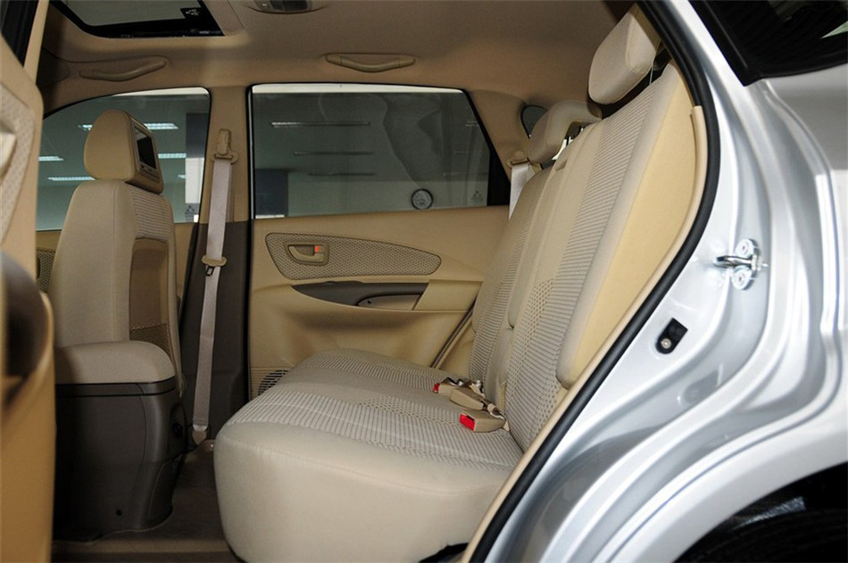 2013款途胜2.0L两驱手动时尚型